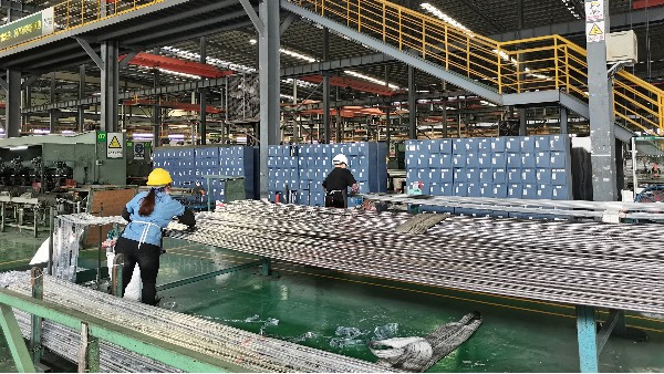 不銹鋼裝飾管和不銹鋼工業(yè)管之間有什么不同？