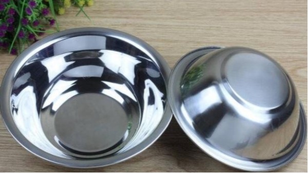 不銹鋼碗可以放微波爐加熱嗎？